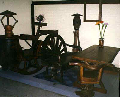 Old style furniture, Sumalee Handicraft Chiangrai (13454 Byte)