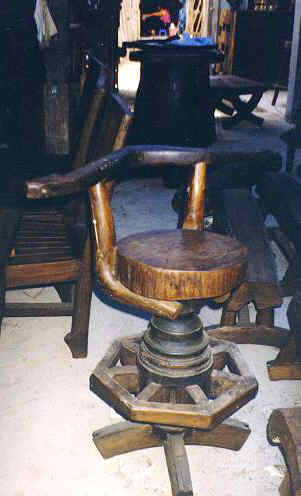 Old style furniture, Sumalee Handicraft Chiangrai (17943 Byte)