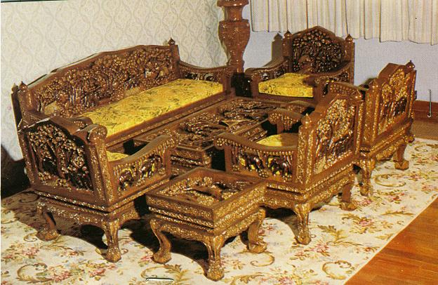 Sumalee's Handicraft Center, Chiang Rai, Northern Thailand:
Export Worldwide with Shipping from Door to Door. Furniture Made at your Design.